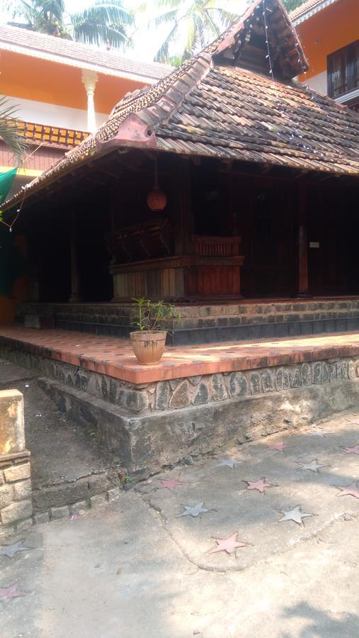 Thriphala Ayurveda Yogashram Apartamento Thiruvananthapuram Exterior foto