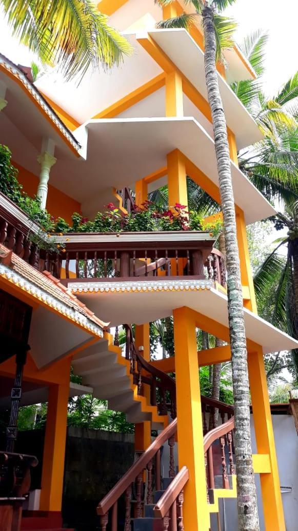 Thriphala Ayurveda Yogashram Apartamento Thiruvananthapuram Exterior foto