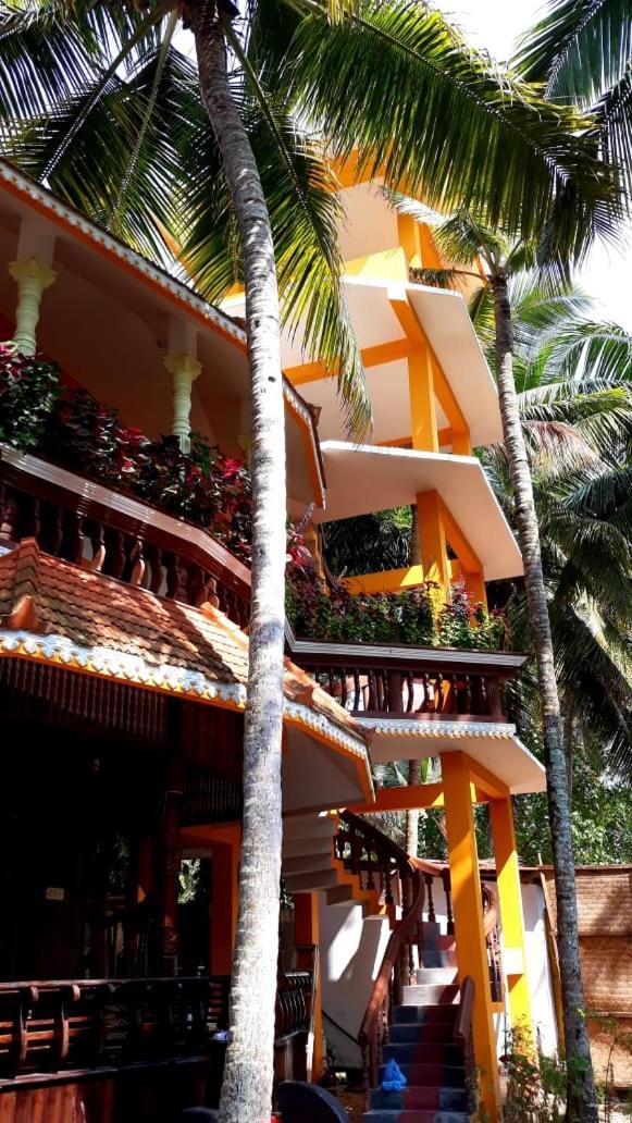 Thriphala Ayurveda Yogashram Apartamento Thiruvananthapuram Exterior foto